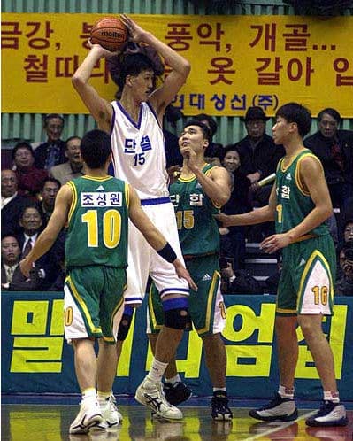 Ri Myung-hun plus grands basketteurs